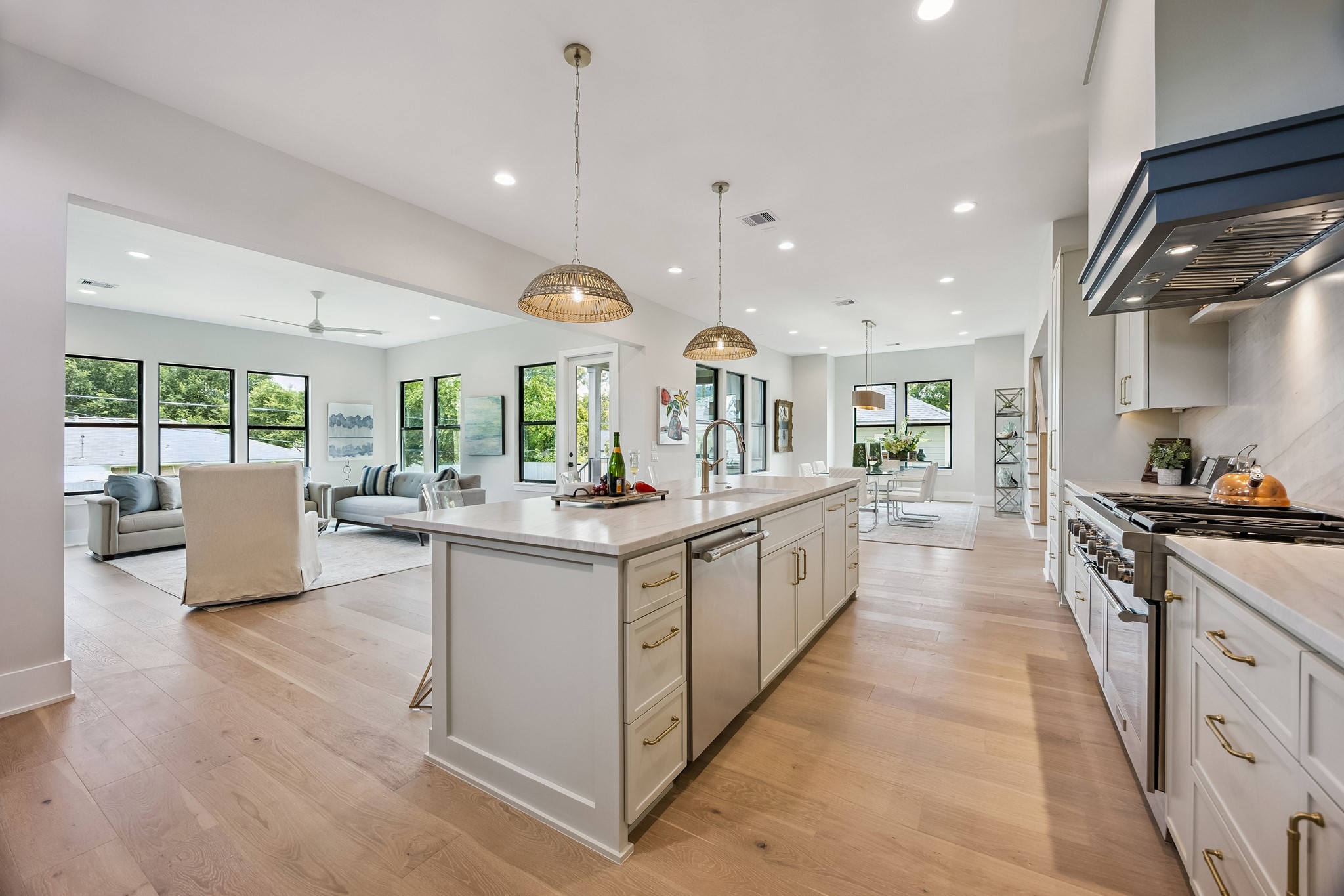  2214 Chantilly Lane - 物件實景
