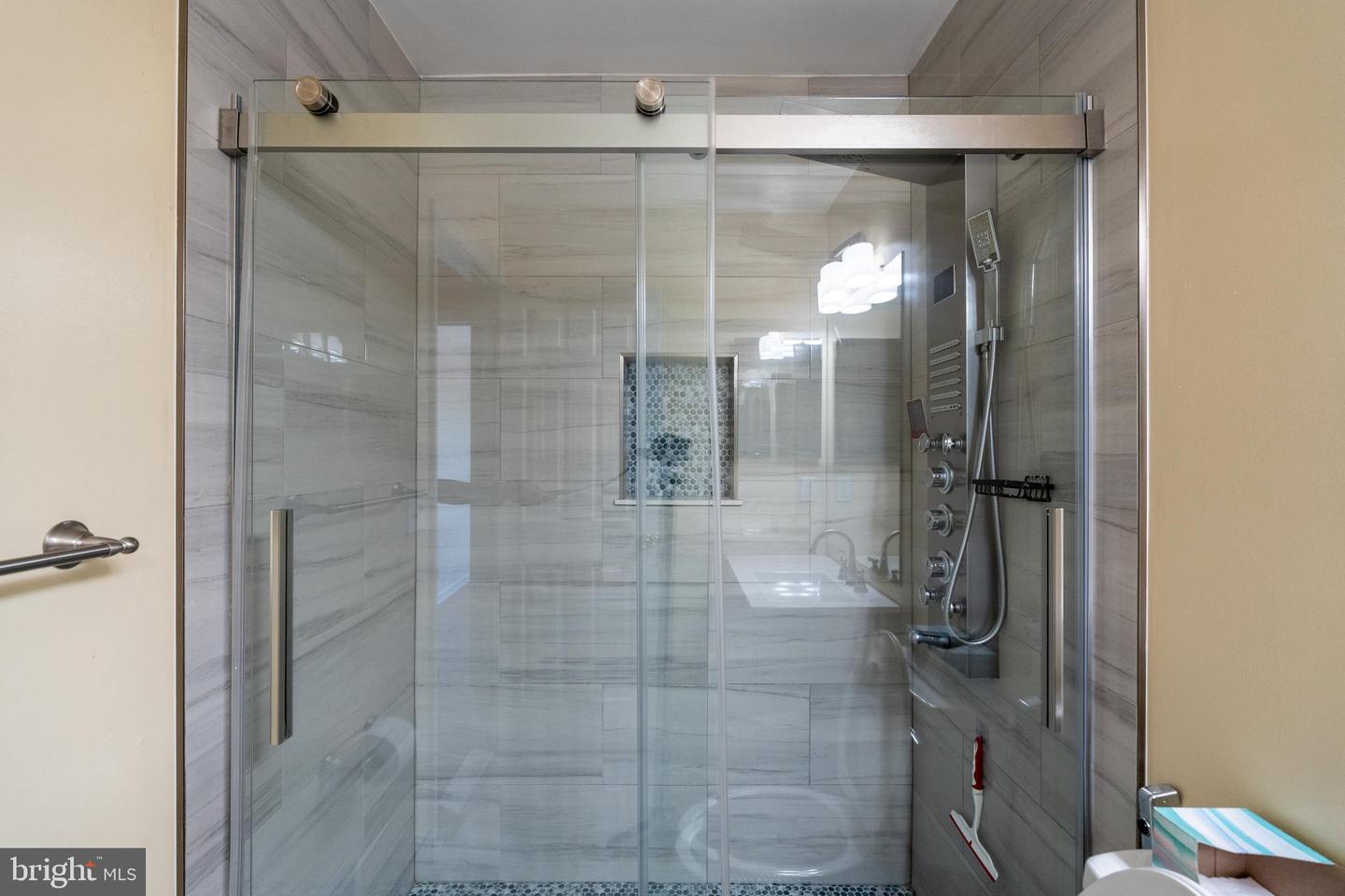 Pennington, New Jersey, 08534, United States, 3 Bedrooms Bedrooms, ,3 BathroomsBathrooms,Residential,For Sale,1939731