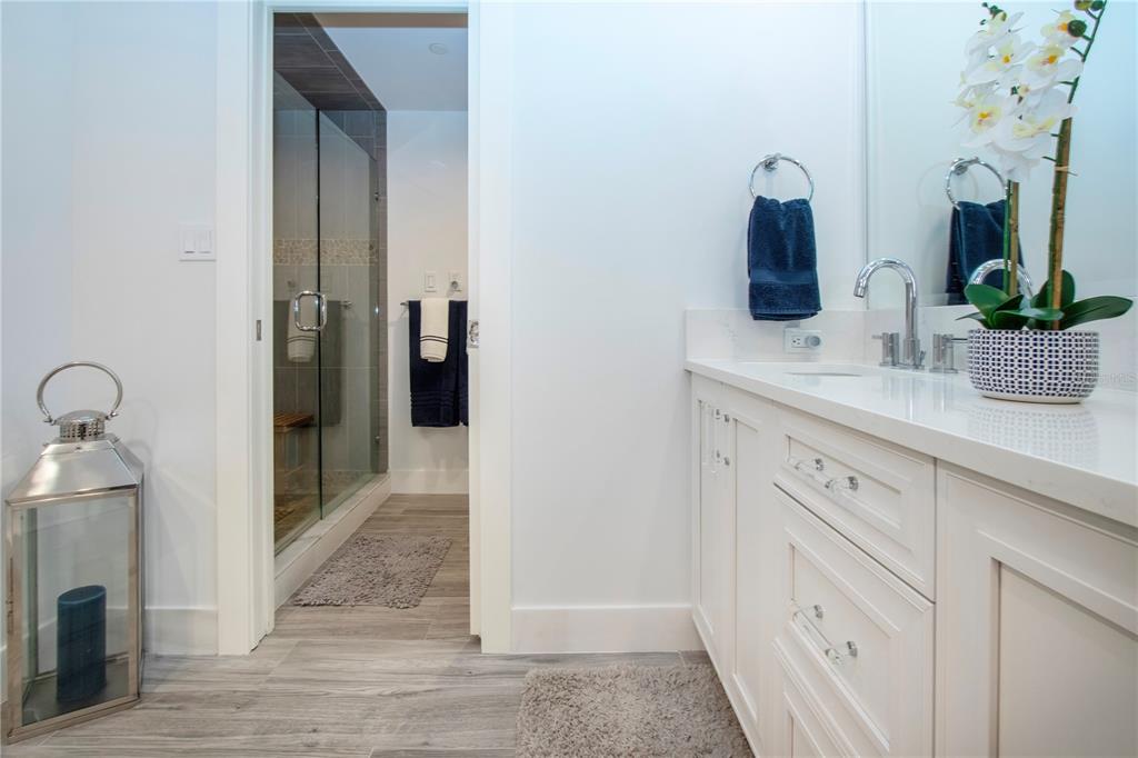 Longboat Key, Florida, 34228, United States, 2 Bedrooms Bedrooms, ,2 BathroomsBathrooms,Residential,For Sale,1993516