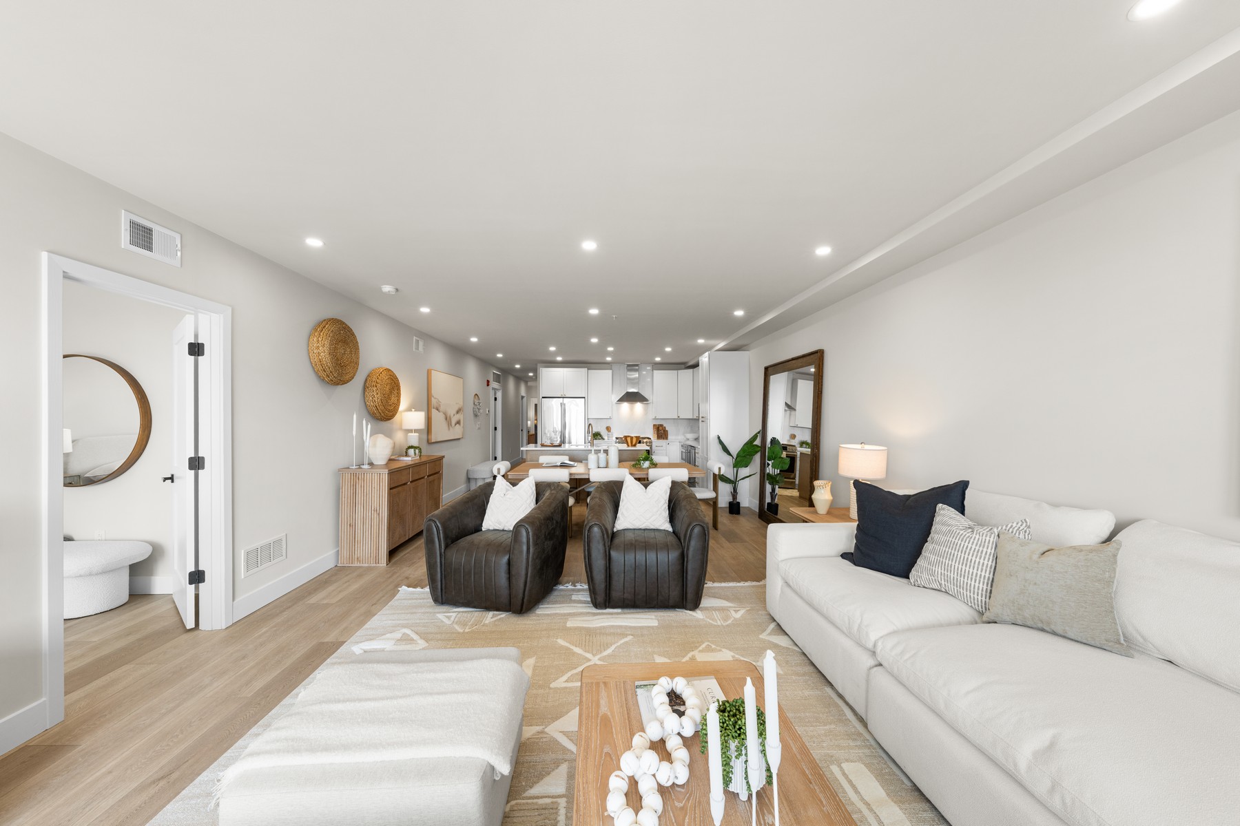  323 E Oak Avenue #202 - 物件實景