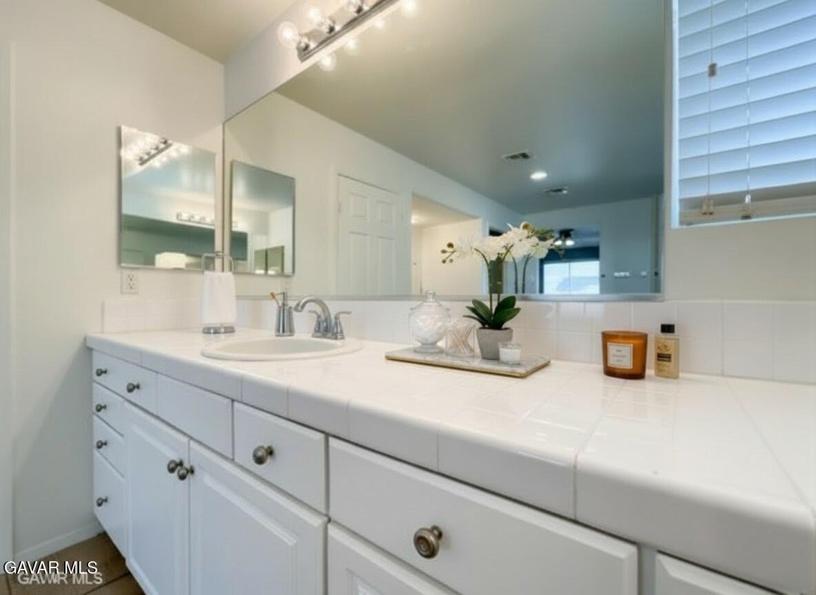 Palmdale, California, 93551, United States, 5 Bedrooms Bedrooms, ,3 BathroomsBathrooms,Residential,For Sale,2005928