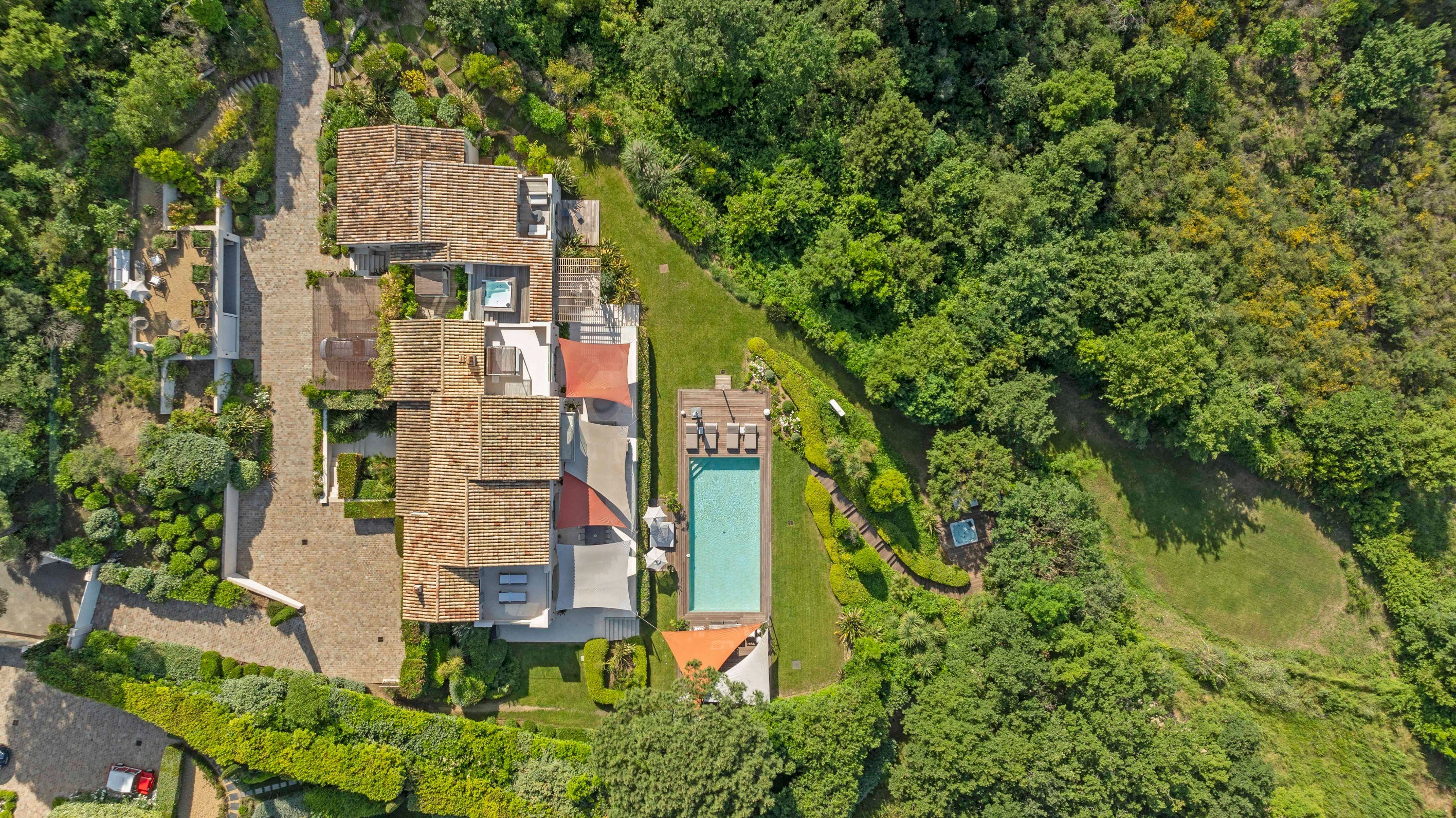  Contemporary sea view villa with 7 suites, pool & Spa for sale in Ramatuelle - 物件實景