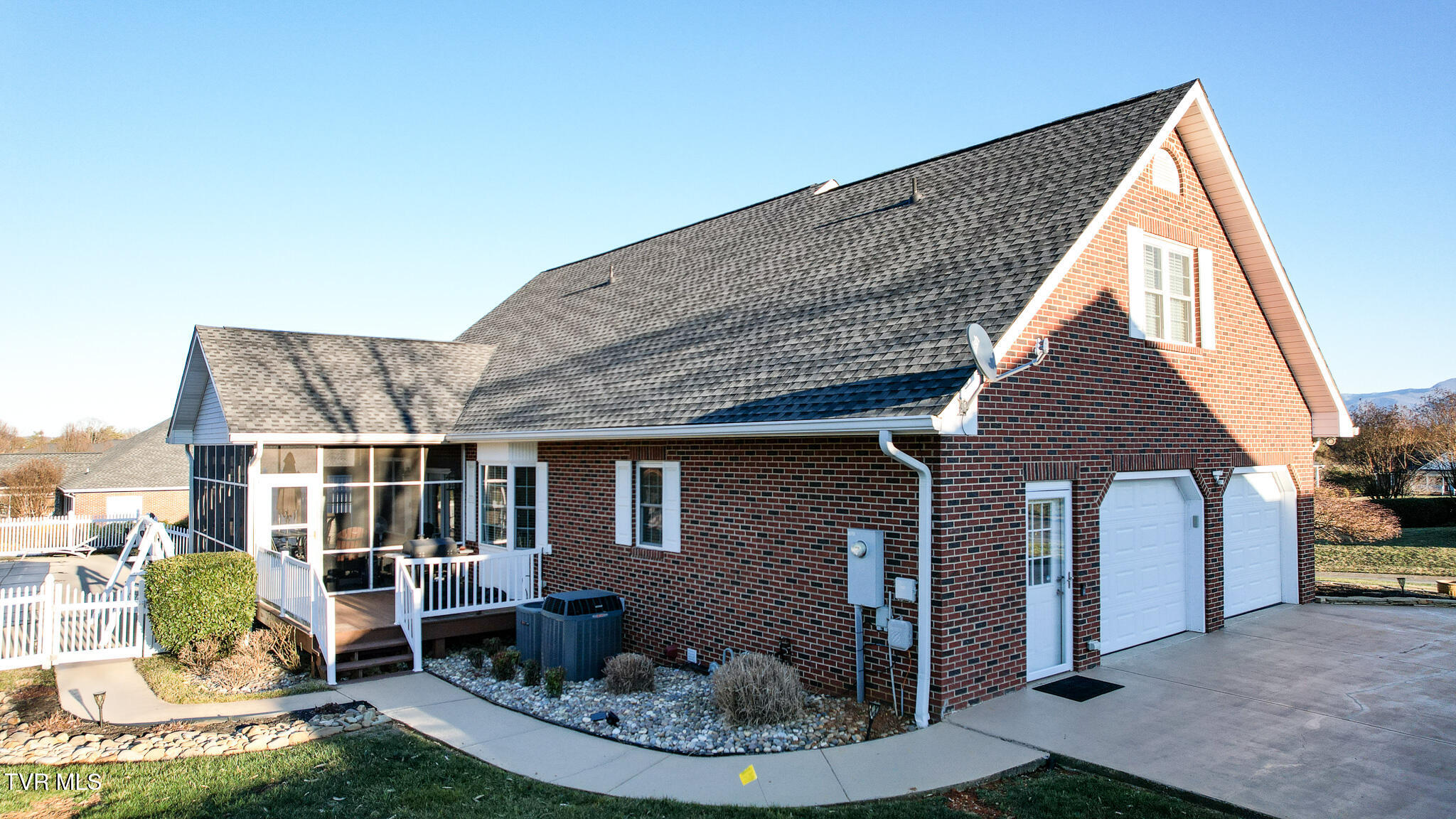 Greeneville, Tennessee, 37745, United States, 5 Bedrooms Bedrooms, ,5 BathroomsBathrooms,Residential,For Sale,2012581