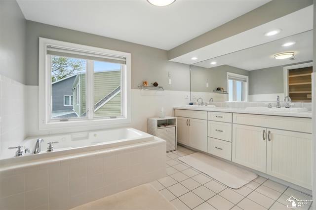 MONROE, Michigan, 48161, United States, 4 Bedrooms Bedrooms, ,4 BathroomsBathrooms,Residential,For Sale,1827211