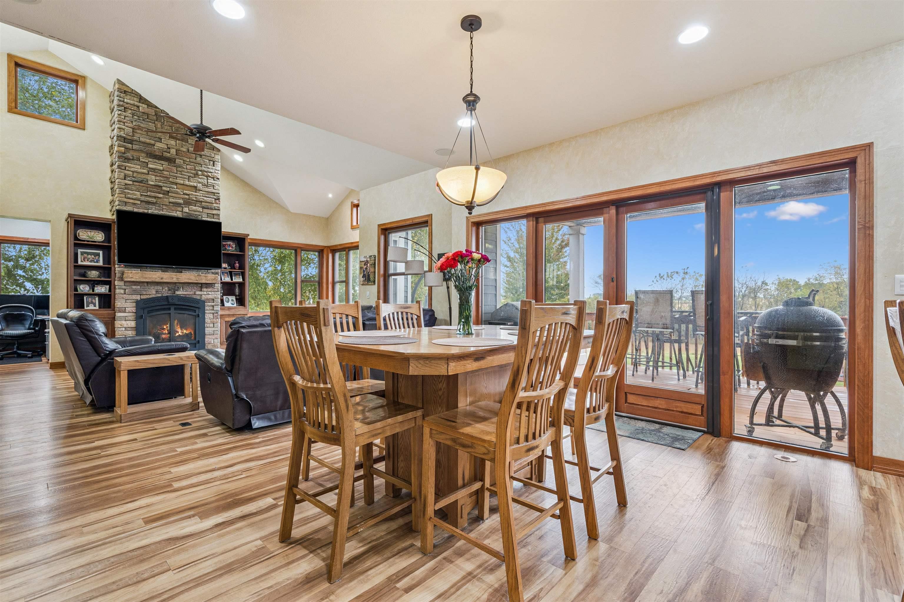 Waverly, Iowa, 50677, United States, 4 Bedrooms Bedrooms, ,4 BathroomsBathrooms,Residential,For Sale,1974808