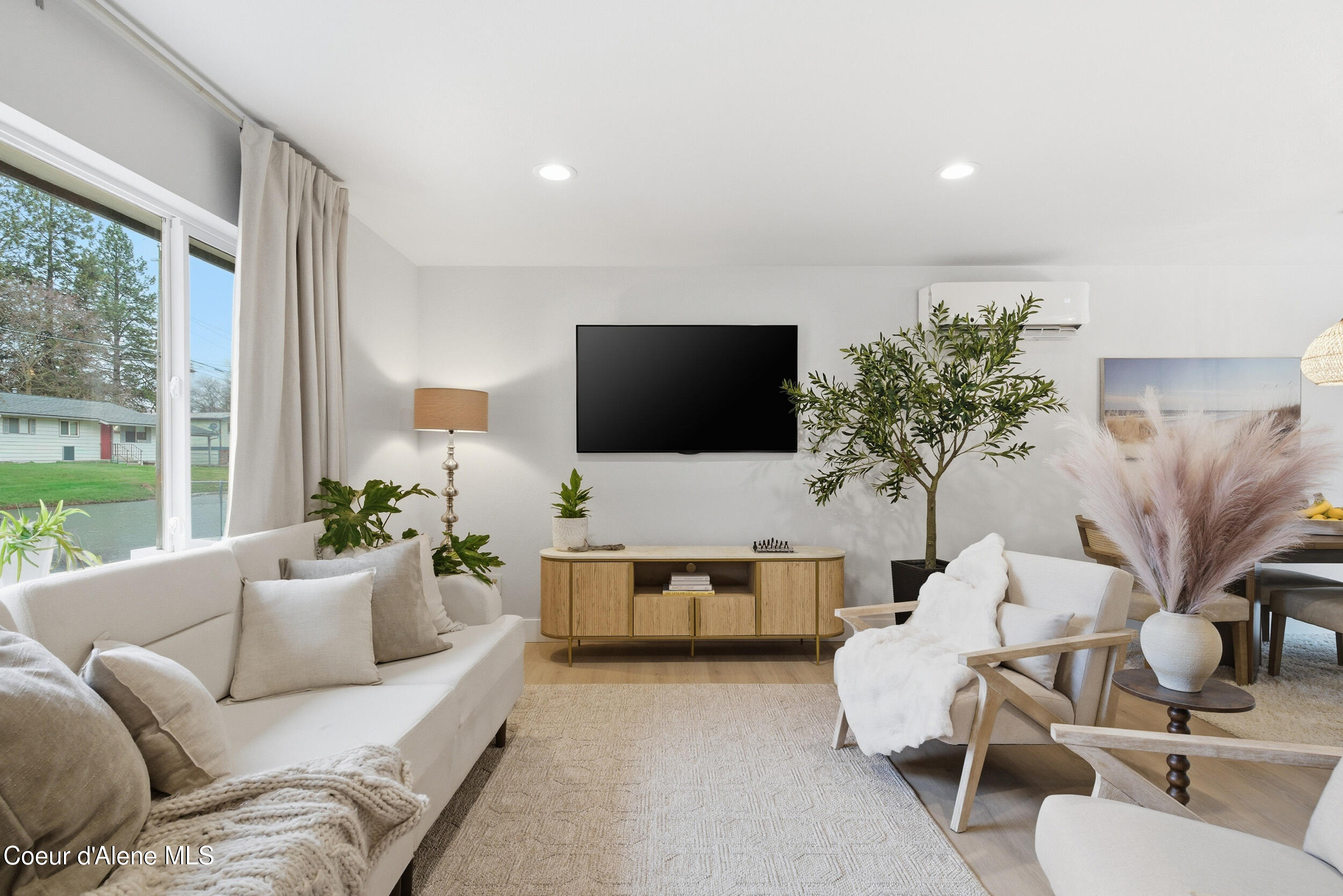 Coeur d'Alene, Idaho, 83814, United States, 2 Bedrooms Bedrooms, ,1 BathroomBathrooms,Residential,For Sale,2010997