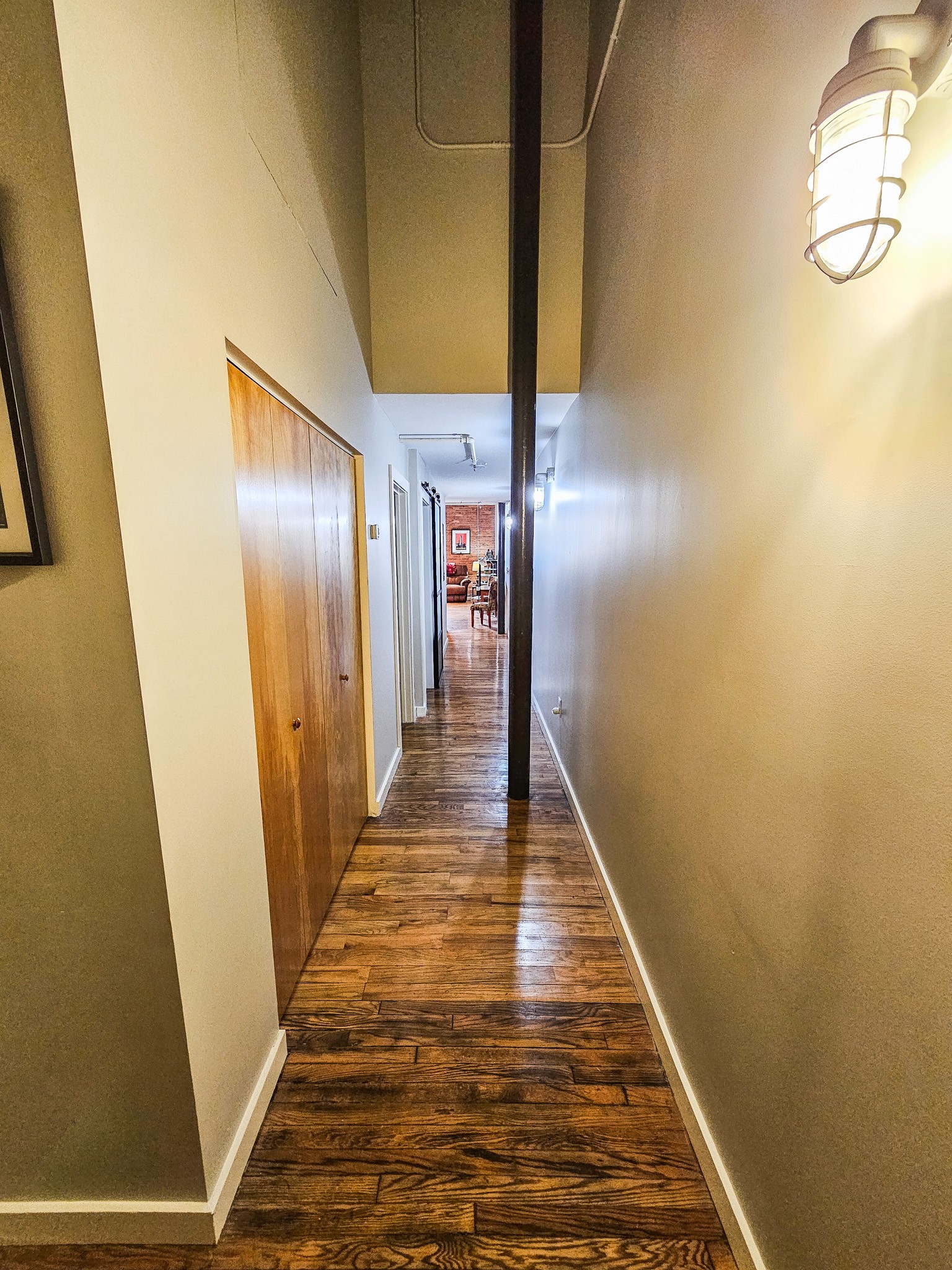 Nashville, Tennessee, 37219, United States, 2 Bedrooms Bedrooms, ,2 BathroomsBathrooms,Residential,For Sale,1743345