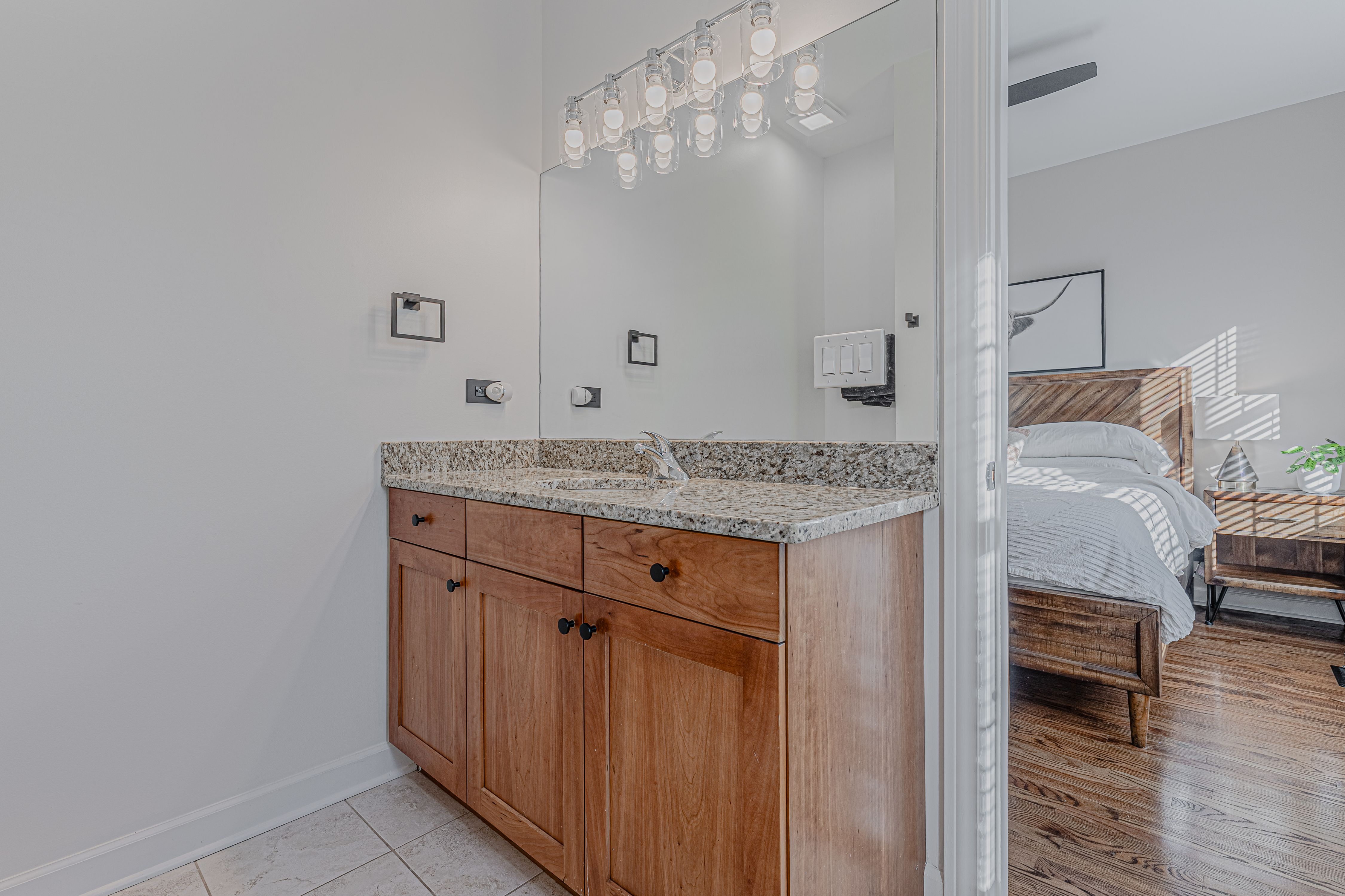 Evanston, Illinois, 60201, United States, 2 Bedrooms Bedrooms, ,4 BathroomsBathrooms,Residential,For Sale,2010396