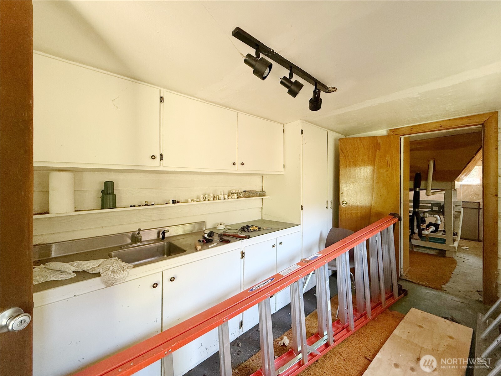 Edmonds, Washington, 98026, United States, 4 Bedrooms Bedrooms, ,2 BathroomsBathrooms,Residential,For Sale,1923504