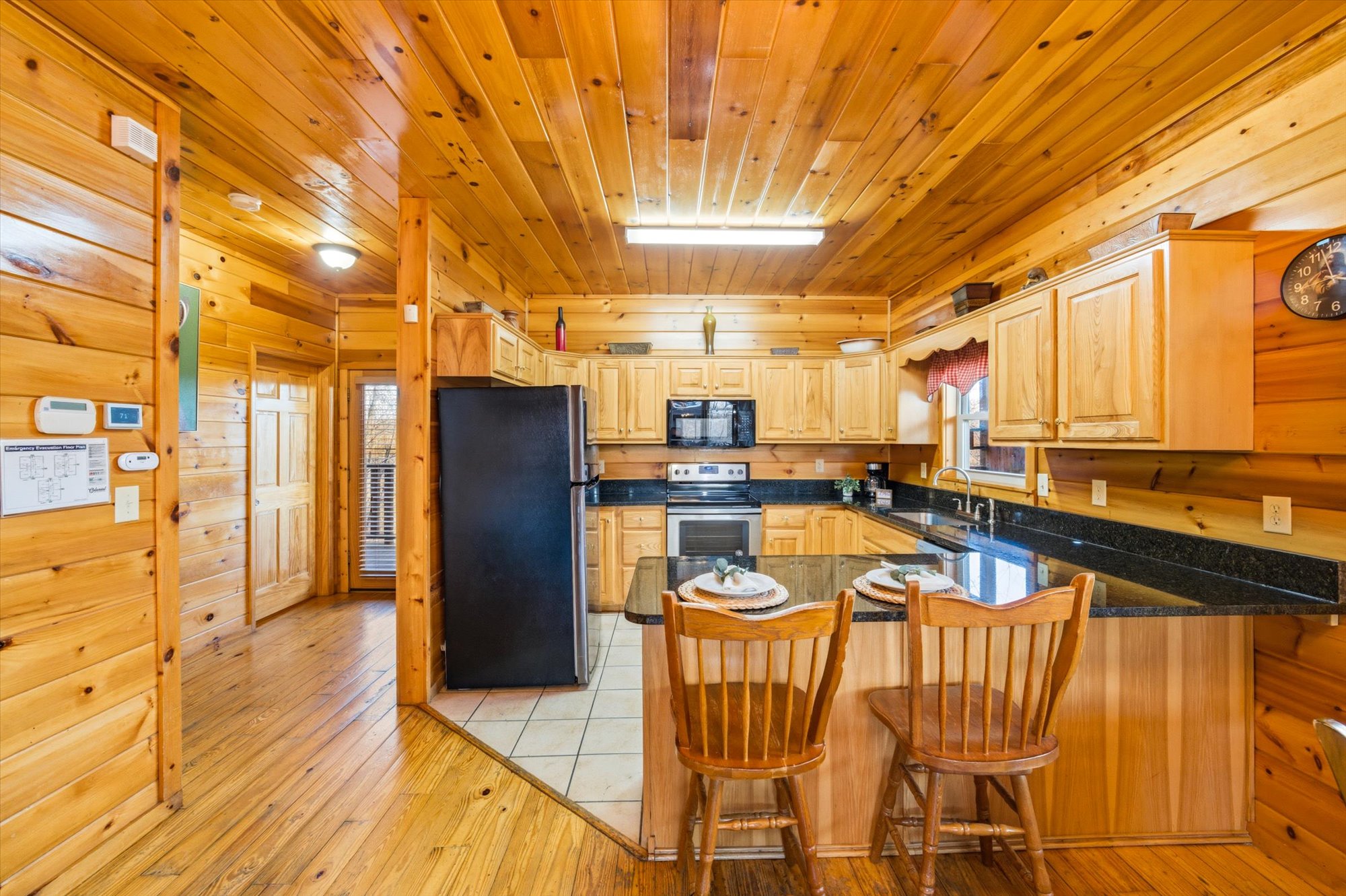 Sevierville, Tennessee, 37876-3406, United States, 3 Bedrooms Bedrooms, ,5 BathroomsBathrooms,Residential,For Sale,2048789