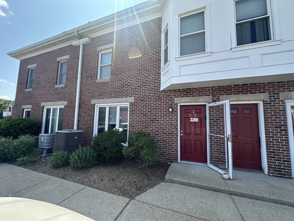 Quincy, Massachusetts, 02171, United States, 2 Bedrooms Bedrooms, ,3 BathroomsBathrooms,Residential,For Sale,1866744