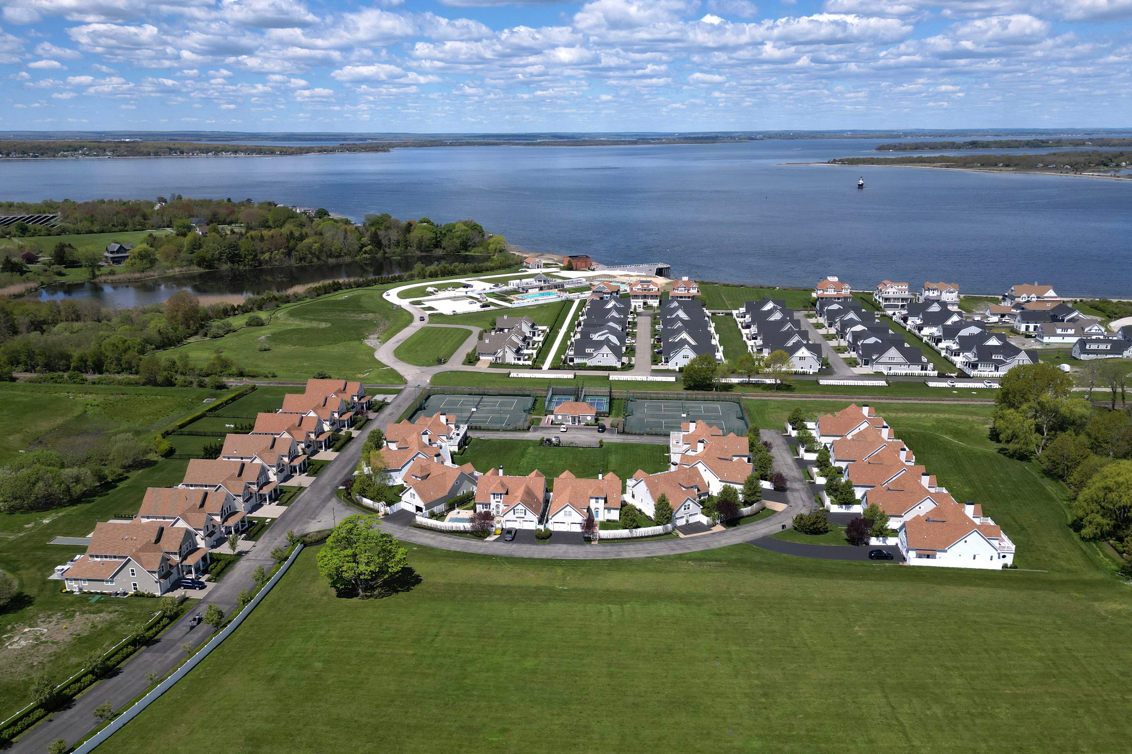  Exceptional Home in Private Sporting Community - 物件實景