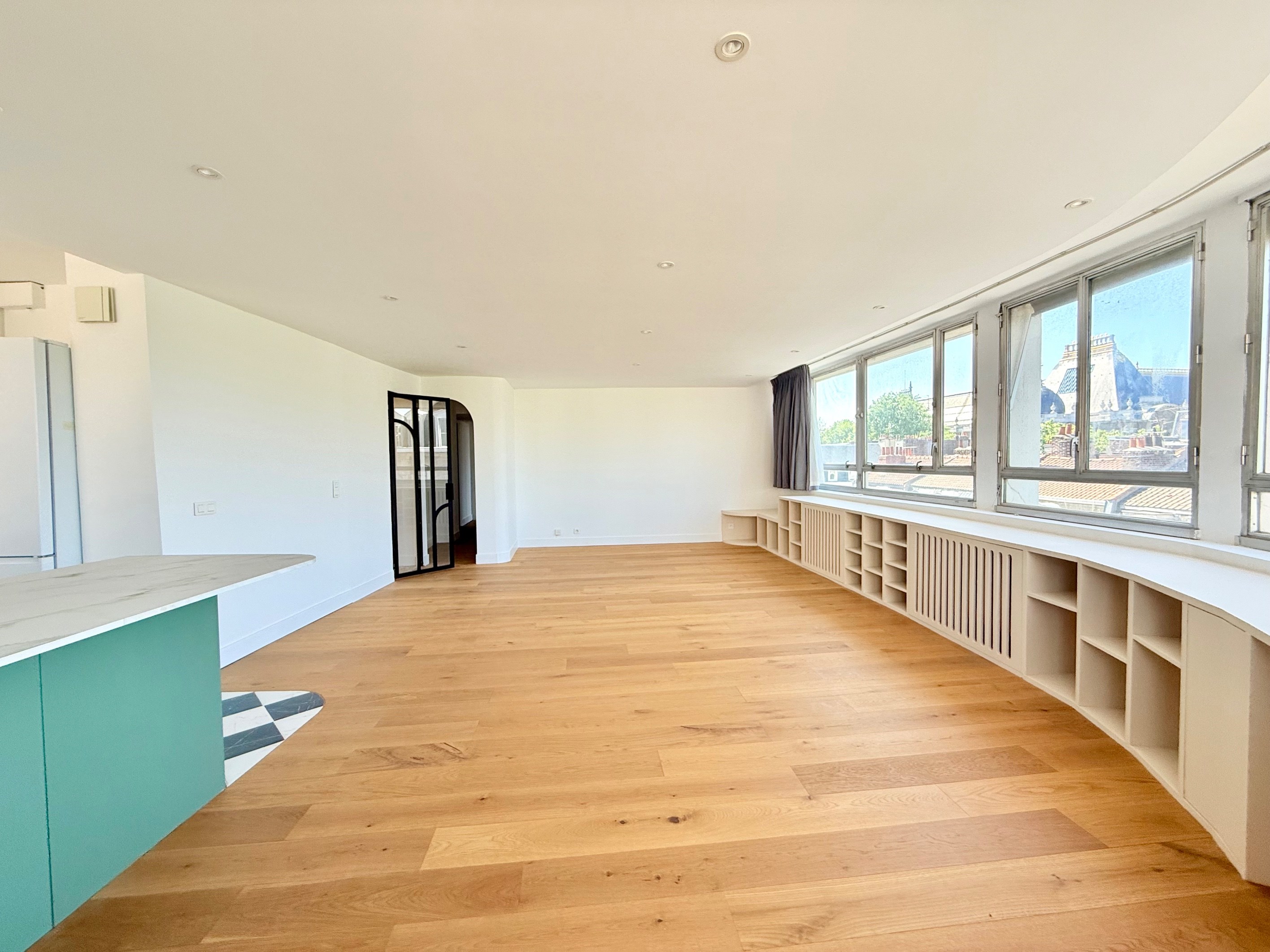  RENOVATED 2 BEDROOM APARTMENT - PANORAMIC VIEW - GARAGE - 物件實景