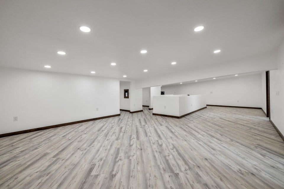 Klamath Falls, Oregon, 97603, United States, 3 Bedrooms Bedrooms, ,3 BathroomsBathrooms,Residential,For Sale,1878382