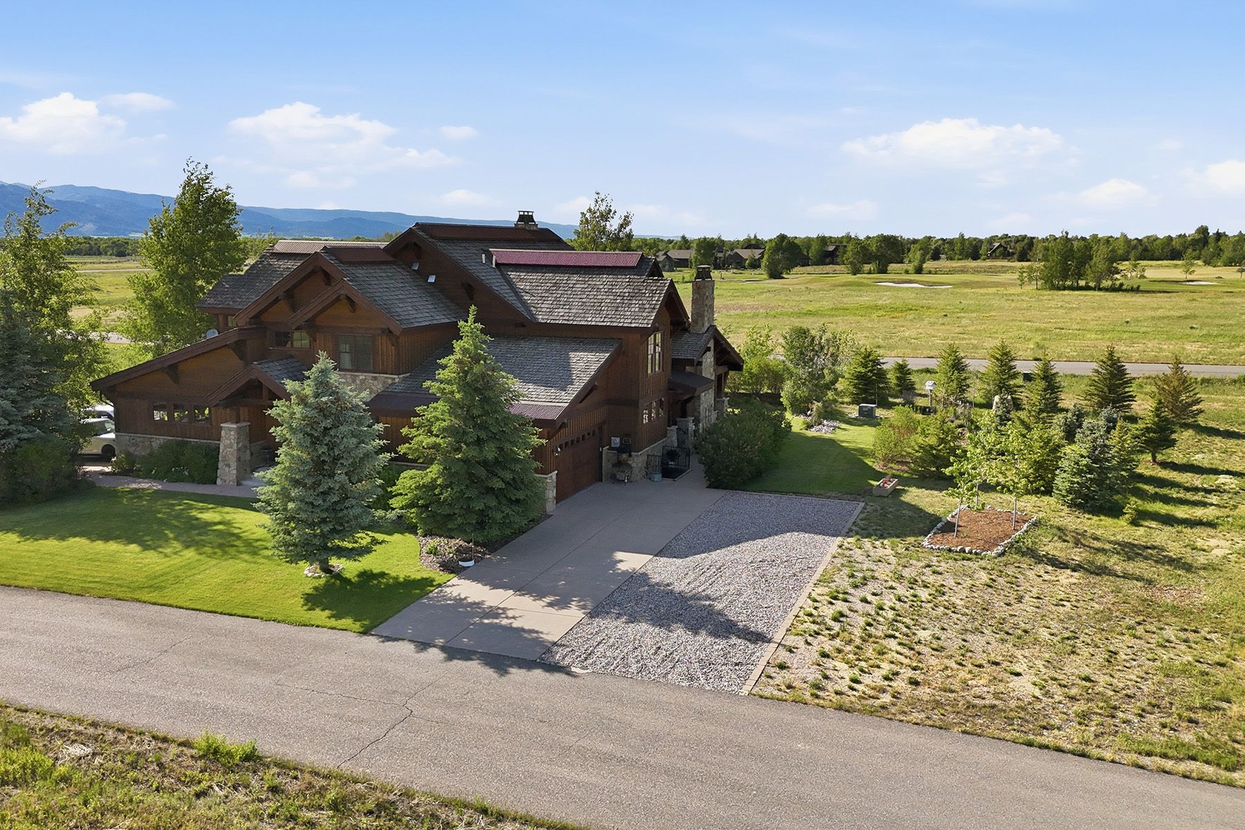  Luxury Home with Oversized Lot - 物件實景