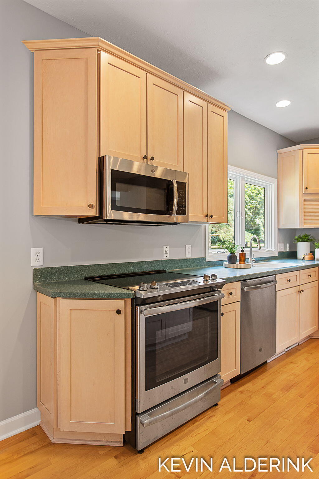 Holland, Michigan, 49423, United States, 5 Bedrooms Bedrooms, ,6 BathroomsBathrooms,Residential,For Sale,1908237
