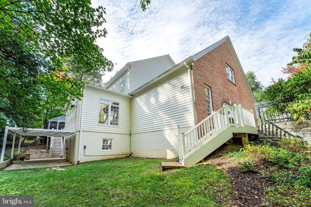 Fairfax, Virginia, 22033, United States, 6 Bedrooms Bedrooms, ,6 BathroomsBathrooms,Residential,For Sale,1973786