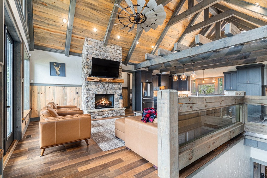 Ellijay, Georgia, 30540, United States, 5 Bedrooms Bedrooms, ,5 BathroomsBathrooms,Residential,For Sale,1952565