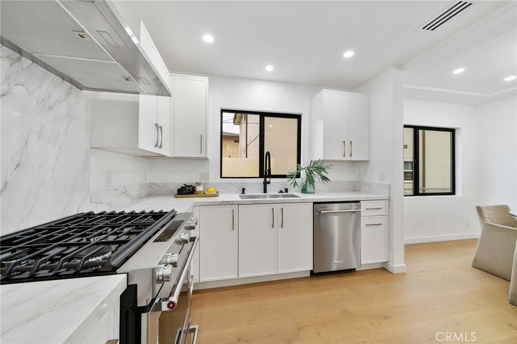 Los Angeles, California, 90031, United States, 5 Bedrooms Bedrooms, ,2 BathroomsBathrooms,Residential,For Sale,2006485