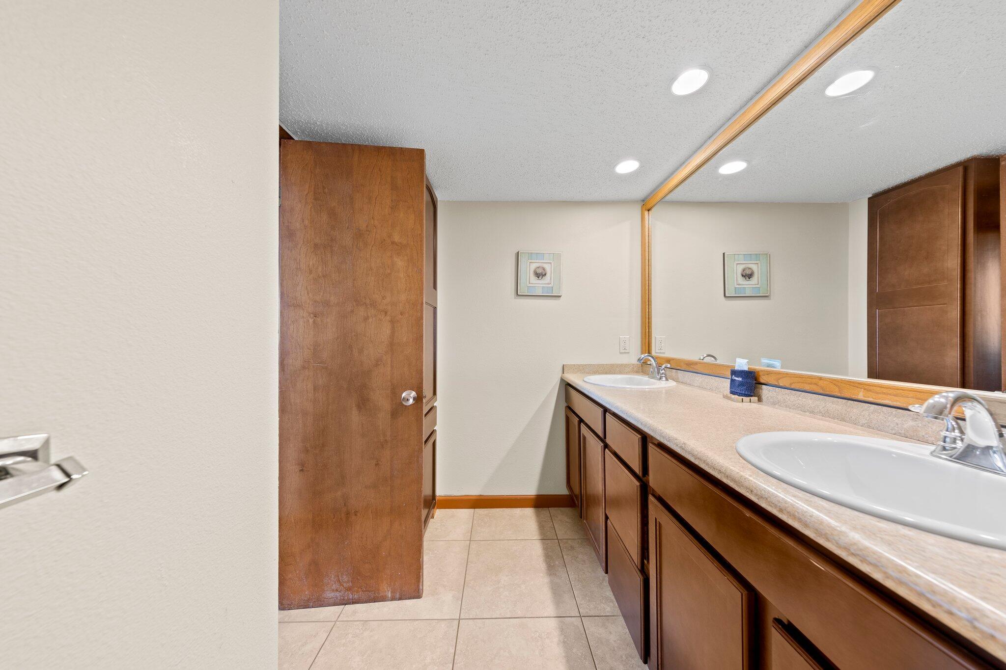 Destin, Florida, 32541, United States, 2 Bedrooms Bedrooms, ,2 BathroomsBathrooms,Residential,For Sale,1861744