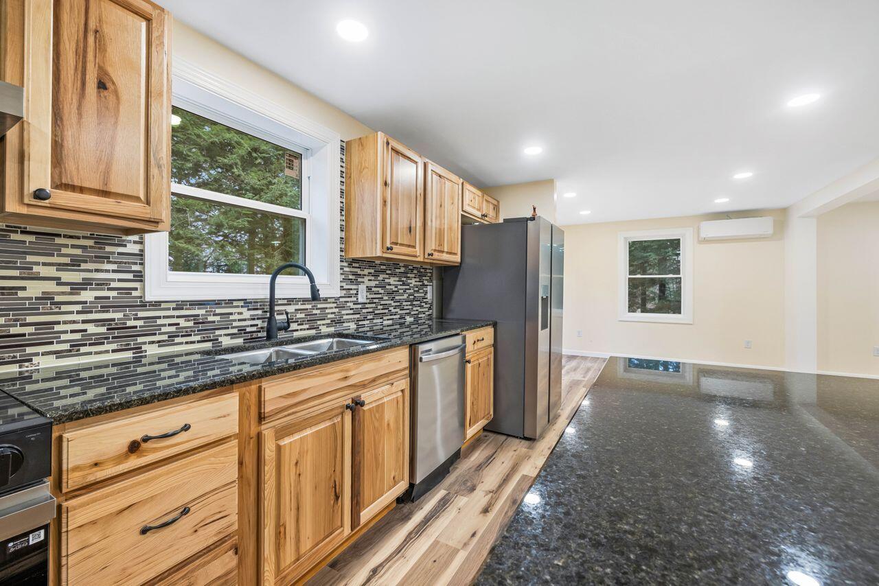 Casco, Maine, 04015, United States, 3 Bedrooms Bedrooms, ,5 BathroomsBathrooms,Residential,For Sale,2001972