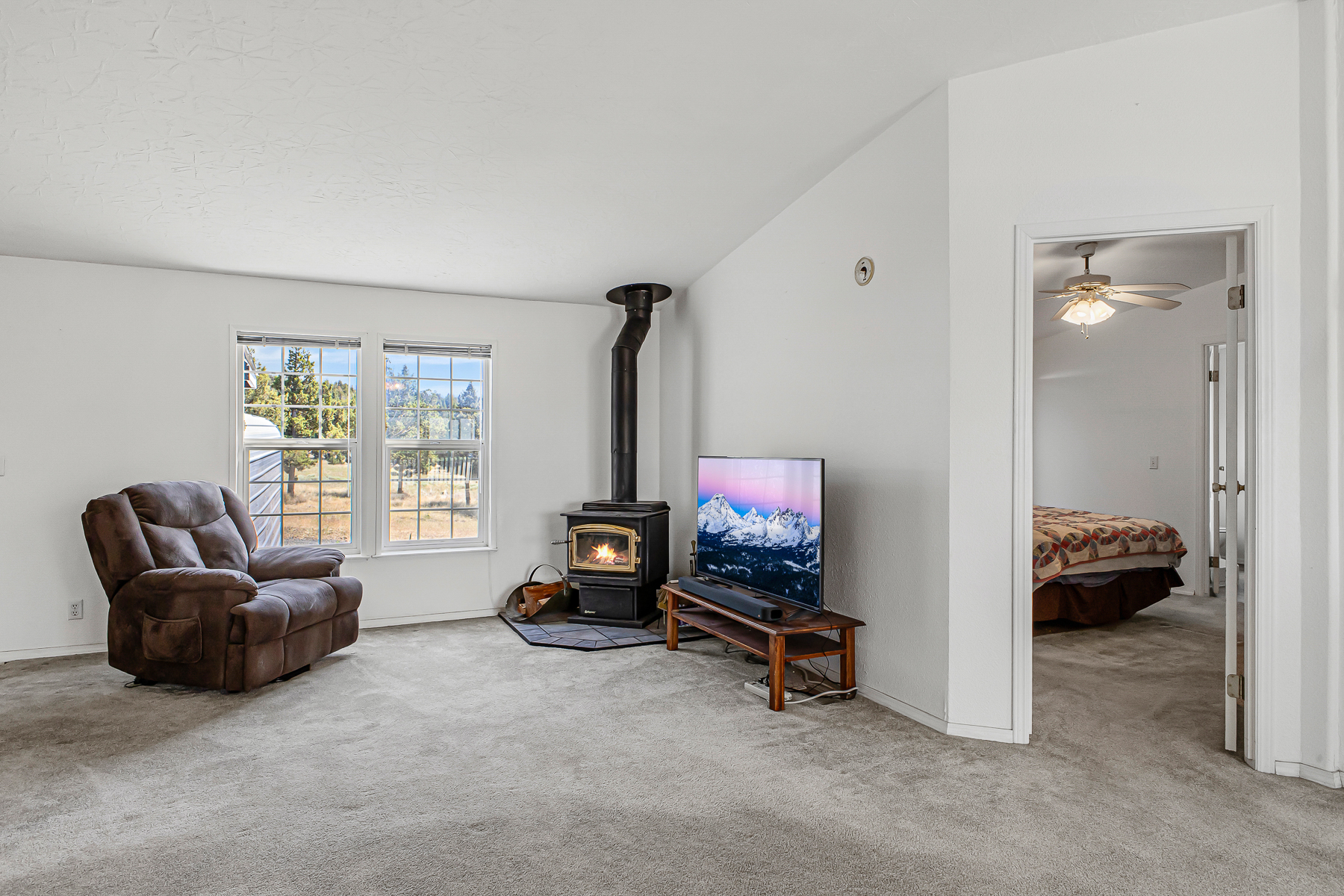 Prineville, Oregon, 97754, United States, 3 Bedrooms Bedrooms, ,2 BathroomsBathrooms,Residential,For Sale,1885821