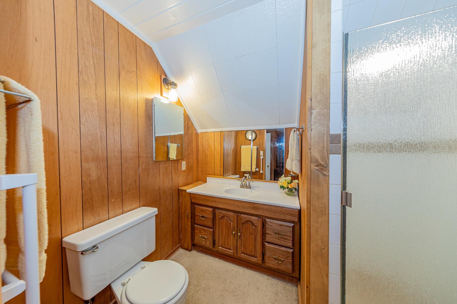 Fish Camp, California, 93623, United States, 5 Bedrooms Bedrooms, ,2 BathroomsBathrooms,Residential,For Sale,1869903