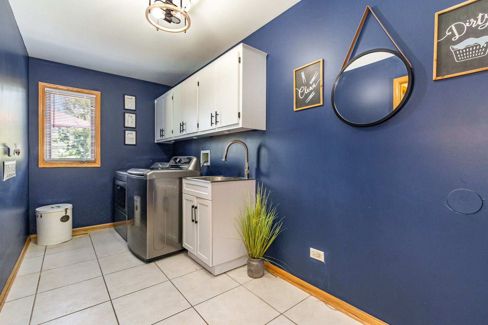 Frankfort, Illinois, 60423, United States, 4 Bedrooms Bedrooms, ,3 BathroomsBathrooms,Residential,For Sale,1985651