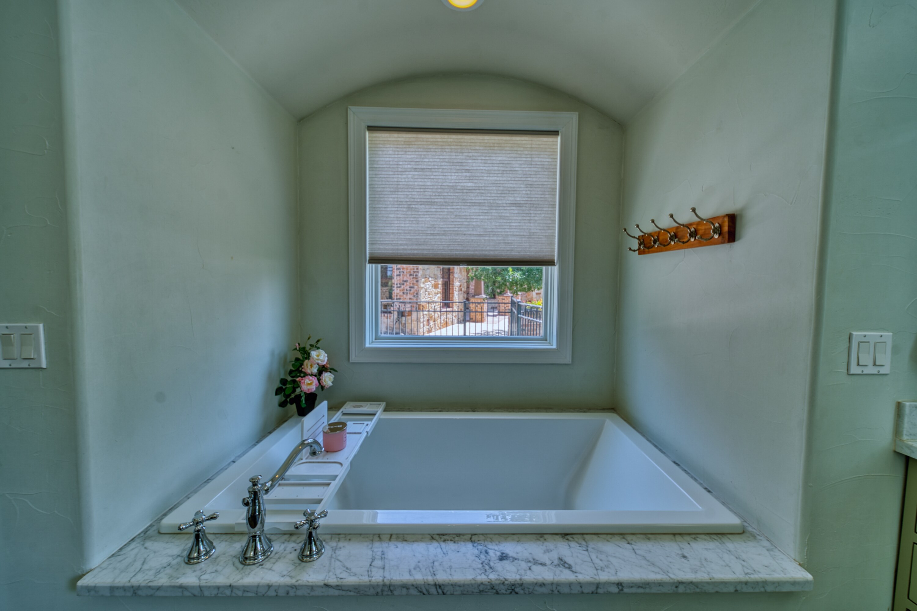 Carlsbad, New Mexico, 88220, United States, 5 Bedrooms Bedrooms, ,4 BathroomsBathrooms,Residential,For Sale,1974334