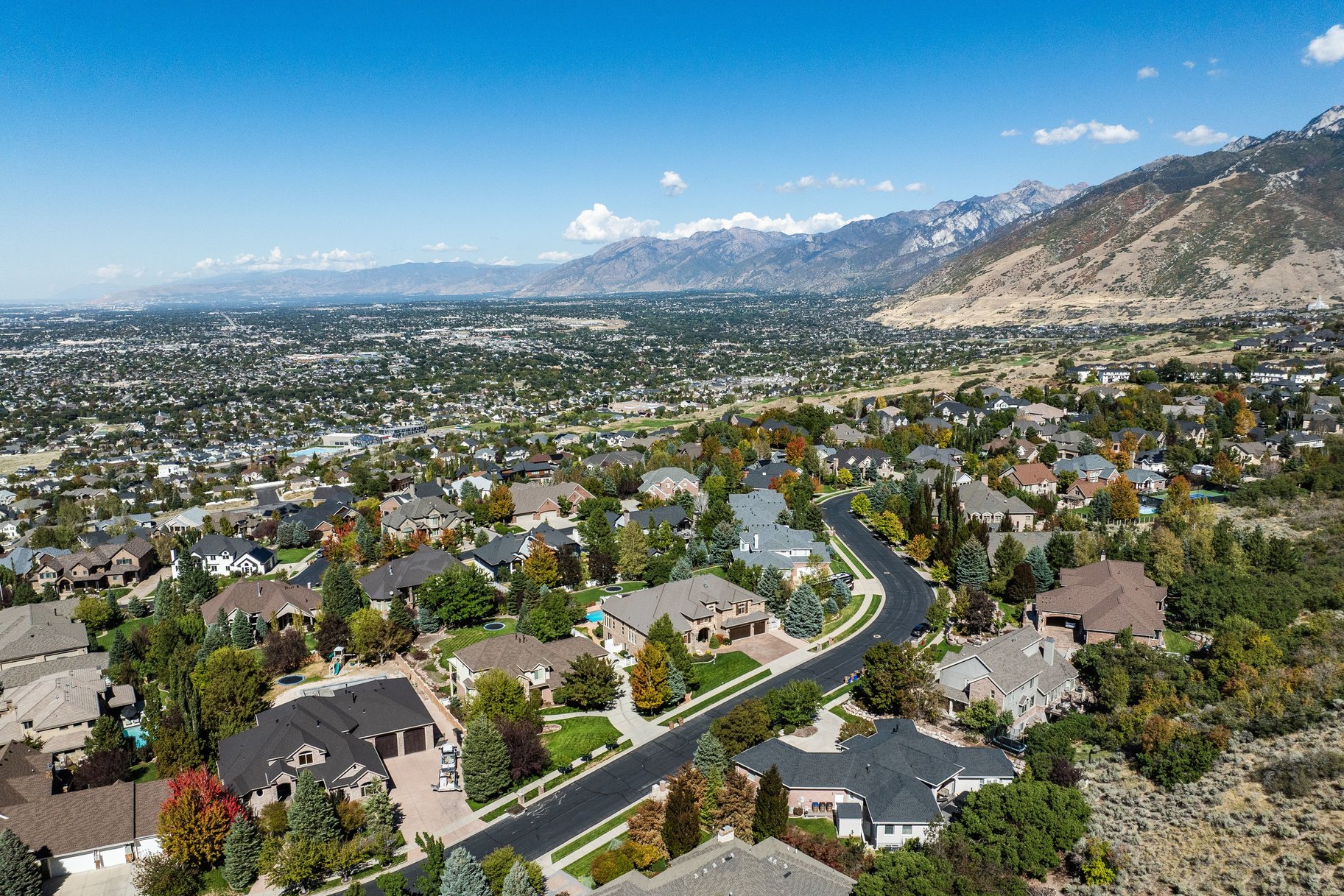  Stately Gated-Community Estate on Nearly Half an Acre: Vaulted Ceilings, Valley - 物件實景