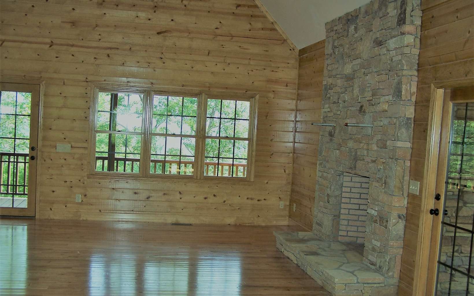 Hiawassee, Georgia, 30546, United States, 3 Bedrooms Bedrooms, ,3 BathroomsBathrooms,Residential,For Sale,1944603