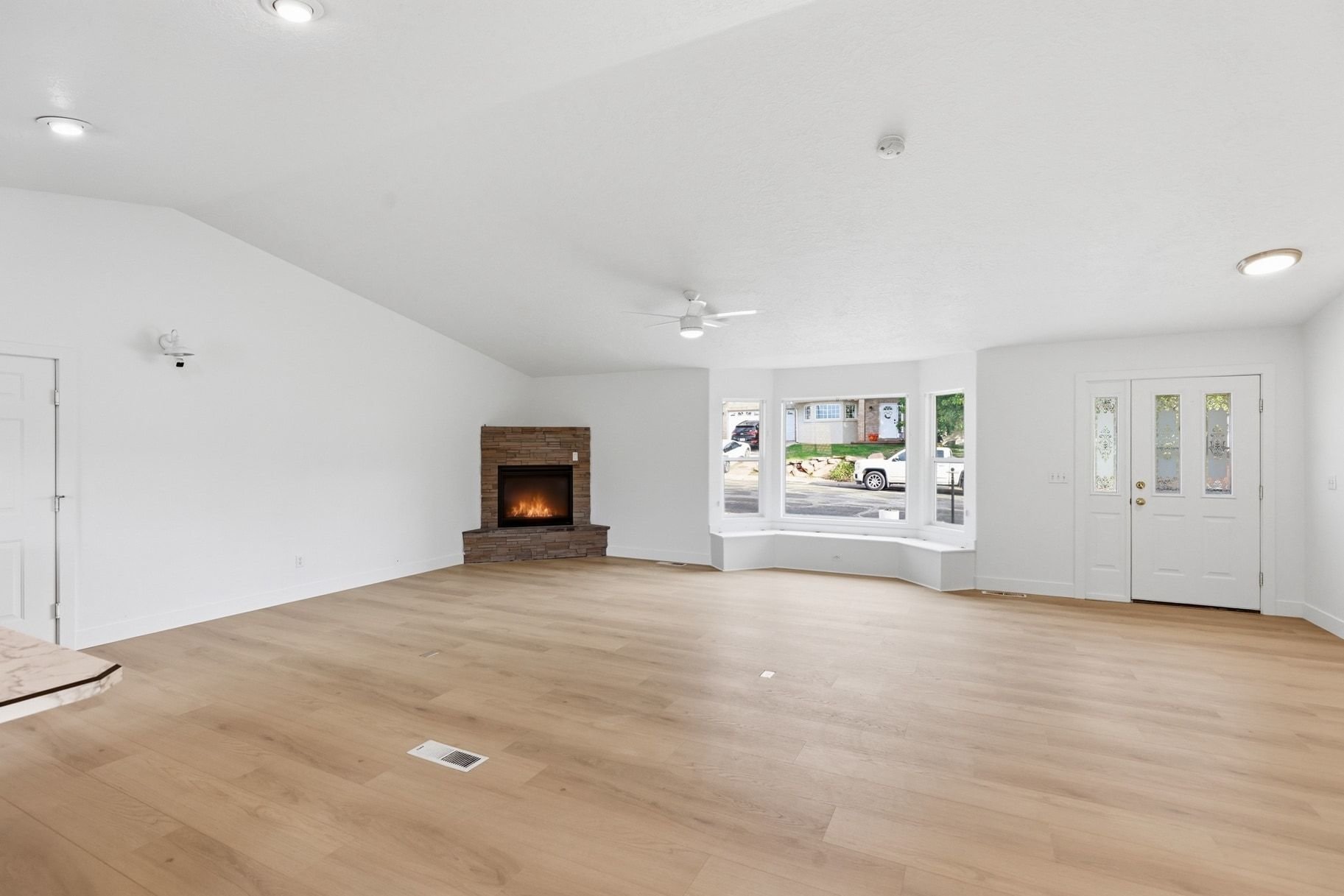  NO HOA 3Bed, 2Bath, 2.5 Car Garage Rv Parking, New Flooring and Paint - 物件實景