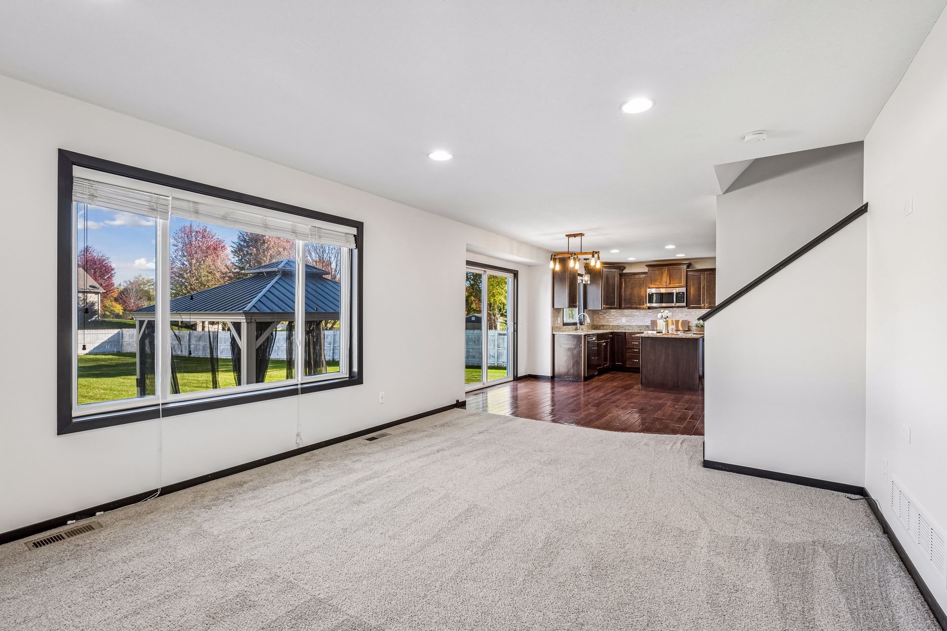  A Spacious Albertville Home Designed for Entertaining - 物件實景
