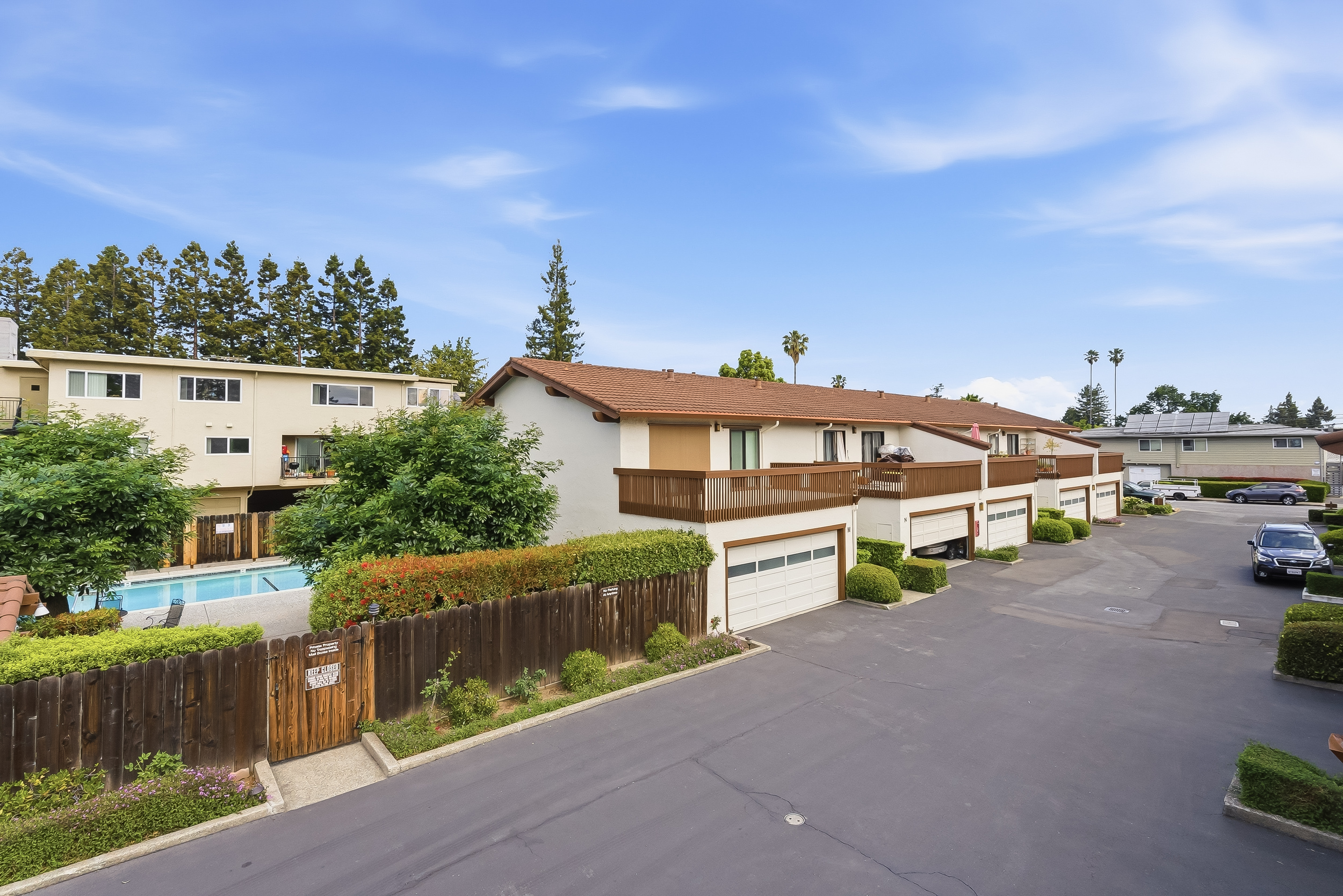  Spanish-Style Townhome in Tranquil Community - 物件實景