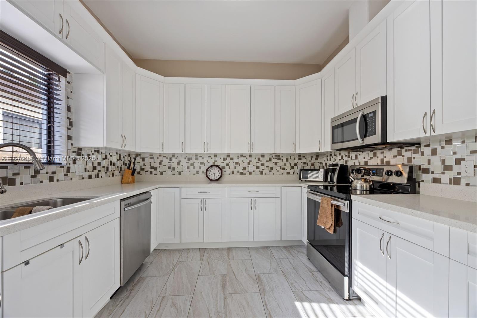 West Park, Florida, 33023, United States, 5 Bedrooms Bedrooms, ,4 BathroomsBathrooms,Residential,For Sale,1907541