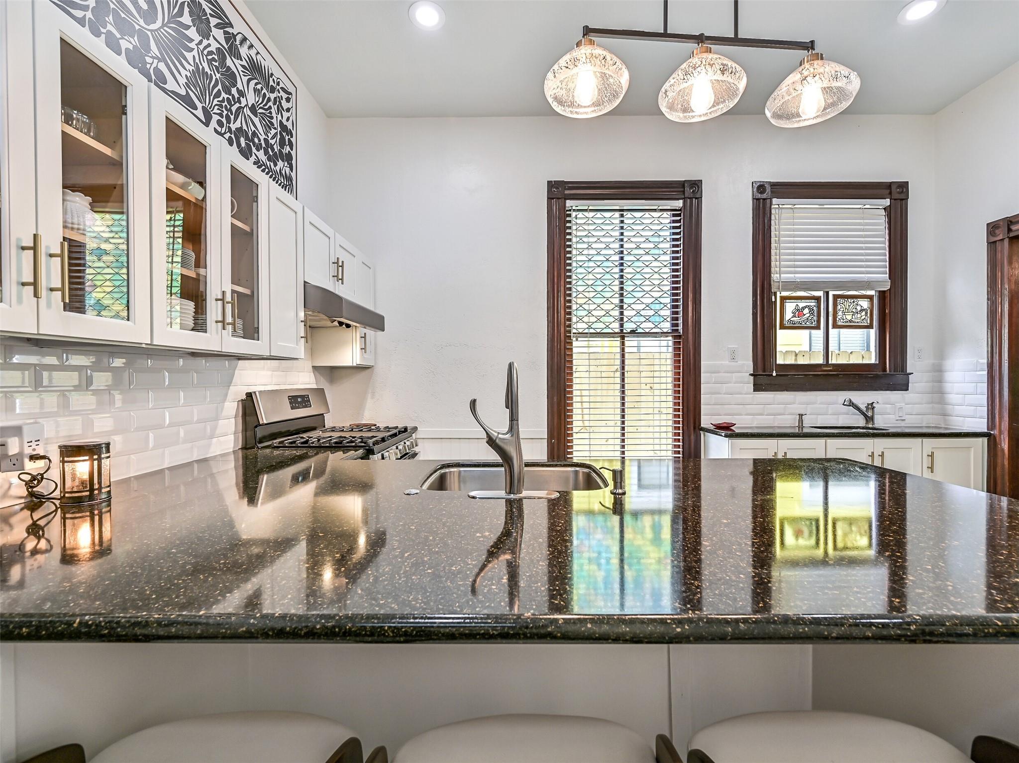 Galveston, Texas, 77550, United States, 4 Bedrooms Bedrooms, ,3 BathroomsBathrooms,Residential,For Sale,1818461