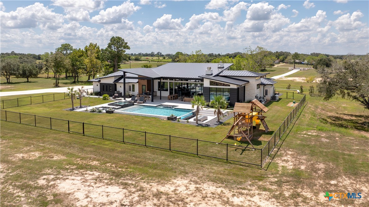 Victoria, Texas, 77904, United States, 4 Bedrooms Bedrooms, ,5 BathroomsBathrooms,Residential,For Sale,1947112