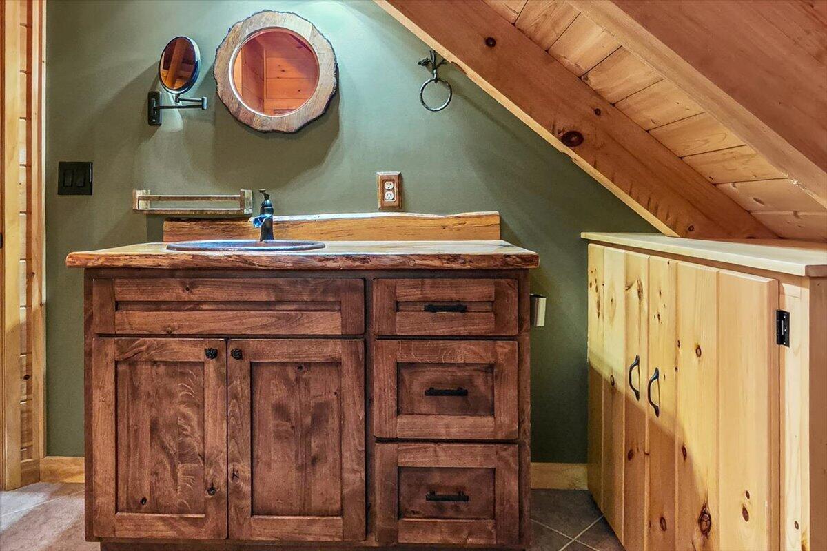 Tellico Plains, Tennessee, 37385, United States, 3 Bedrooms Bedrooms, ,3 BathroomsBathrooms,Residential,For Sale,2034978