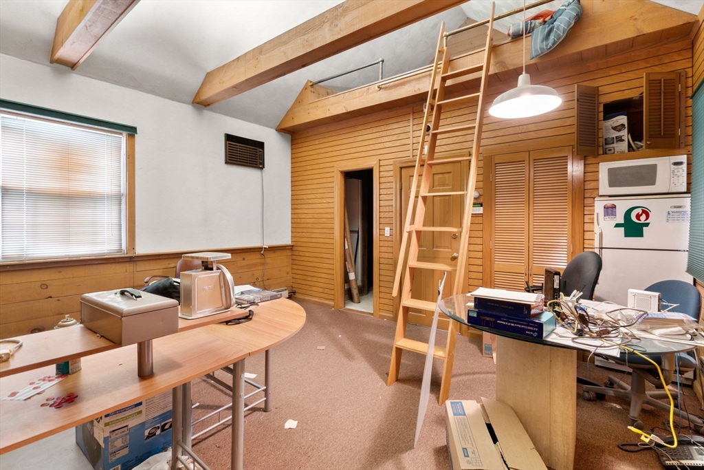 Waltham, Massachusetts, 02453, United States, 2 Bedrooms Bedrooms, ,4 BathroomsBathrooms,Residential,For Sale,1916718