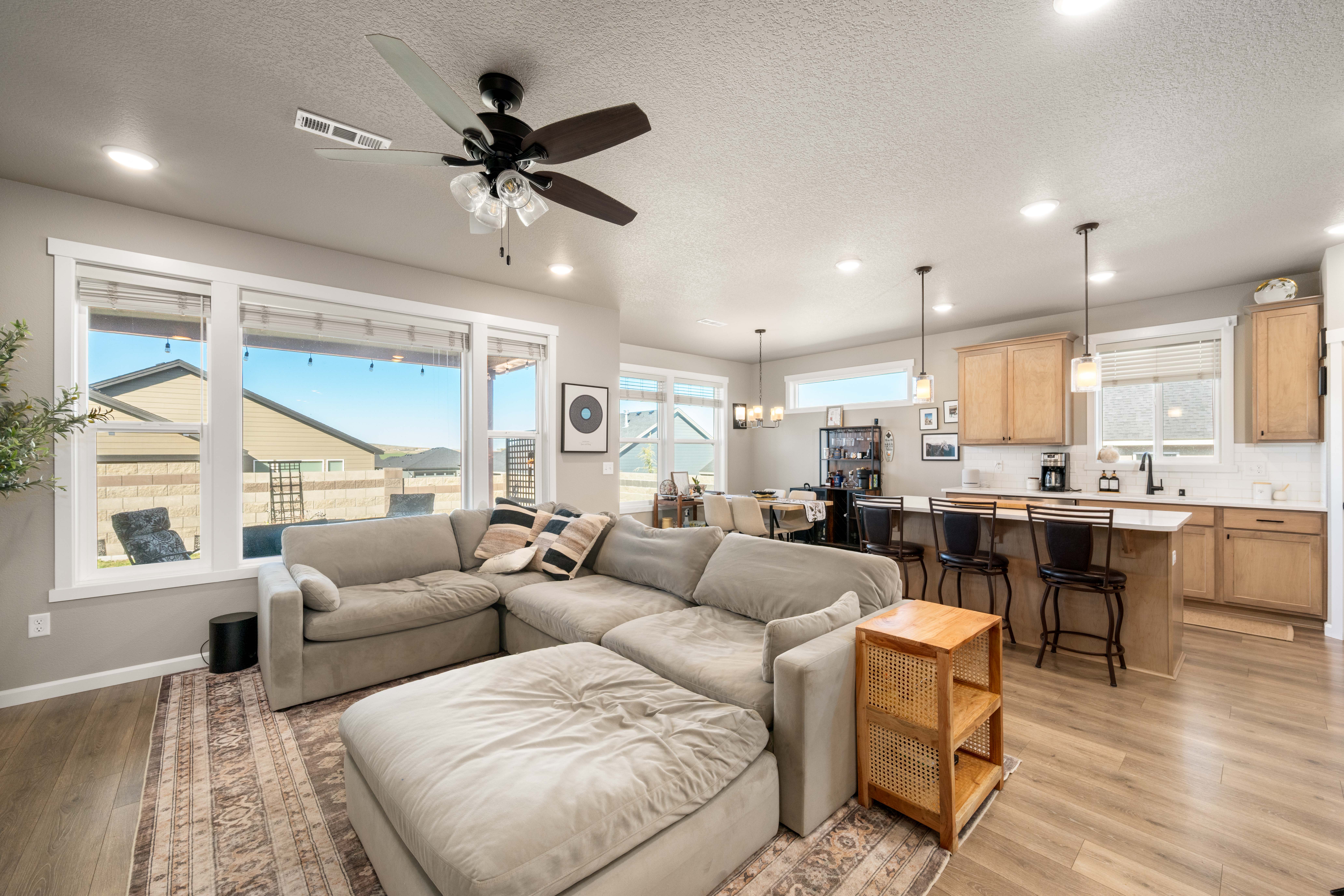  2024 West Richland Gem + RV Parking - 物件實景