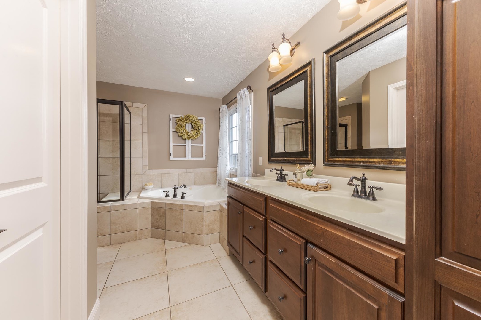 Bloomington, Illinois, 61704, United States, 4 Bedrooms Bedrooms, ,4 BathroomsBathrooms,Residential,For Sale,1996110