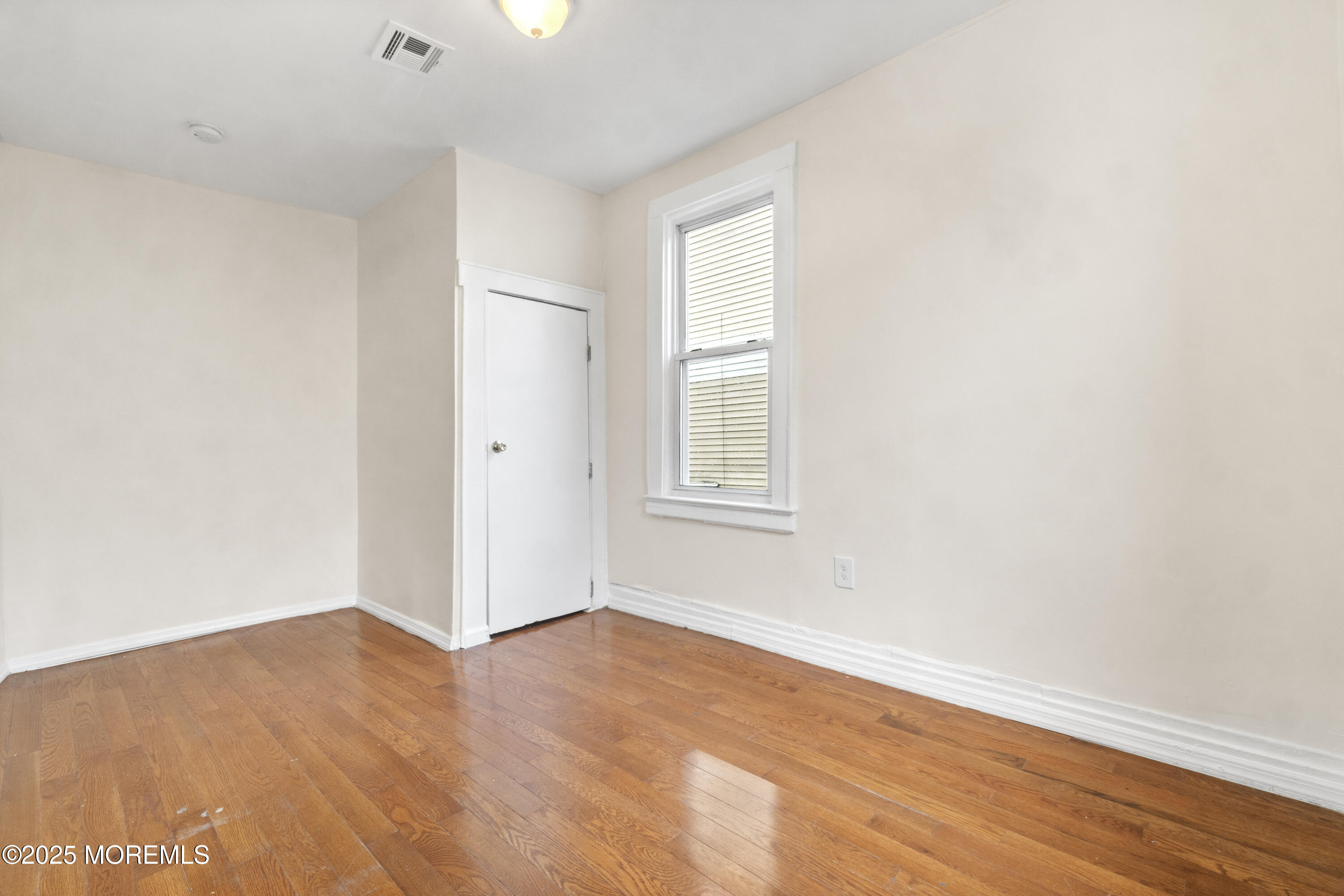 Newark, New Jersey, 07112, United States, 5 Bedrooms Bedrooms, ,2 BathroomsBathrooms,Residential,For Sale,2008185