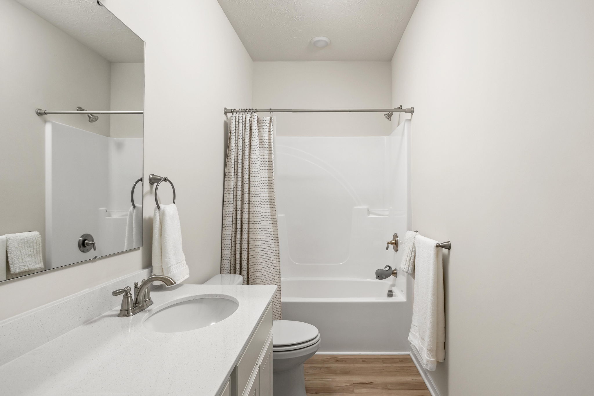  Standout Townhouse with Pond View in Zionsville - 物件實景