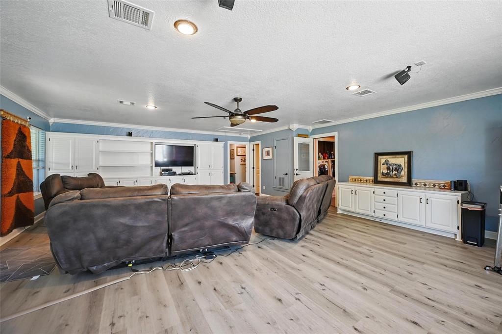 Cleburne, Texas, 76031, United States, 4 Bedrooms Bedrooms, ,4 BathroomsBathrooms,Residential,For Sale,1827195