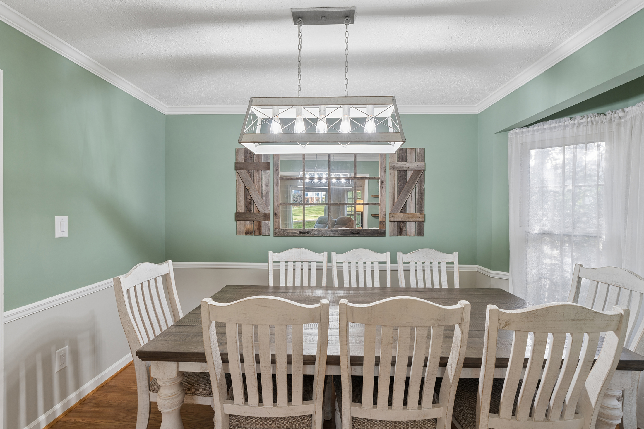  Tree-Lined Traditional in Sought-After Brookwood School District - 物件實景