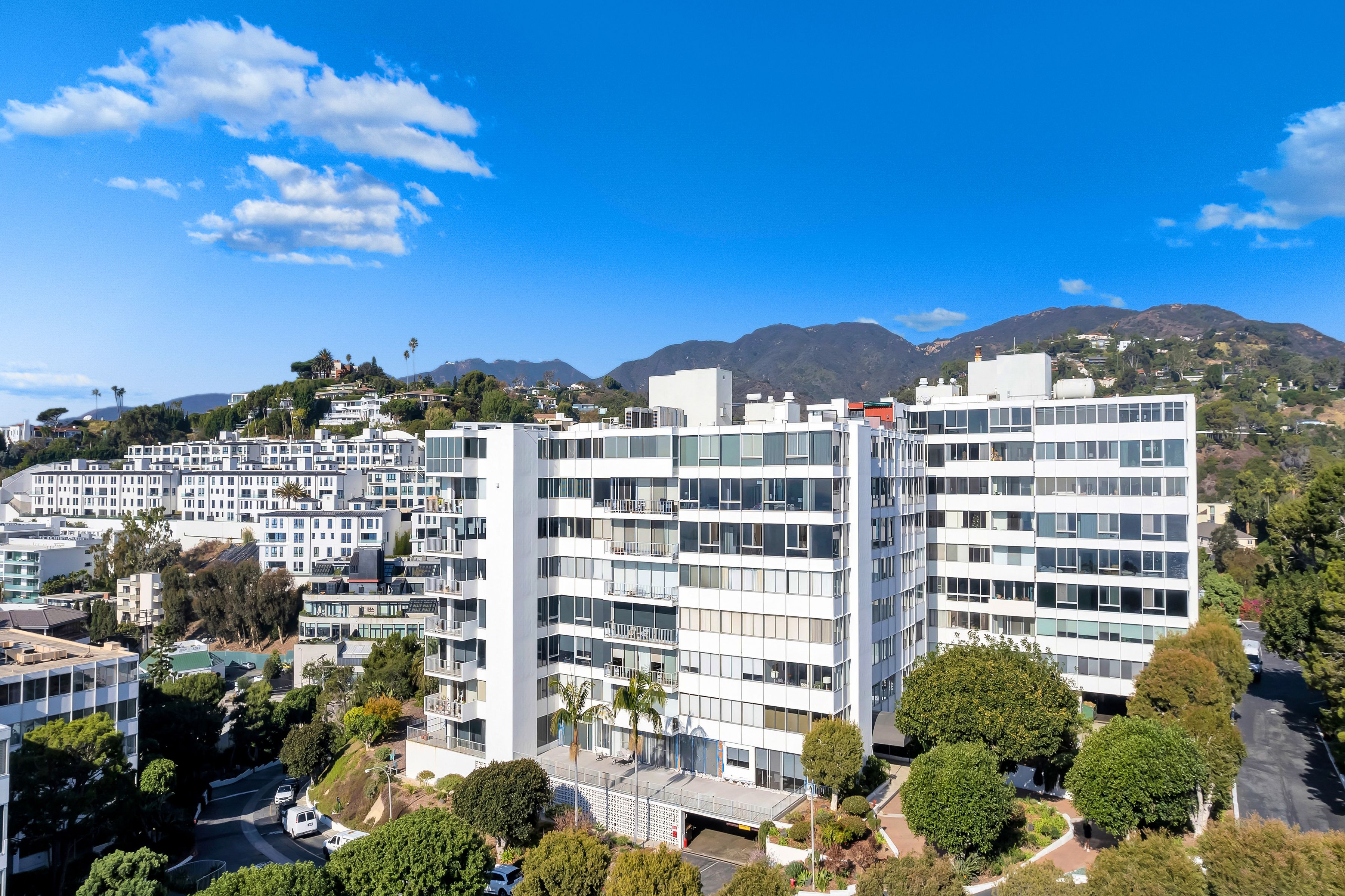  17350  W Sunset Blvd - 物件實景