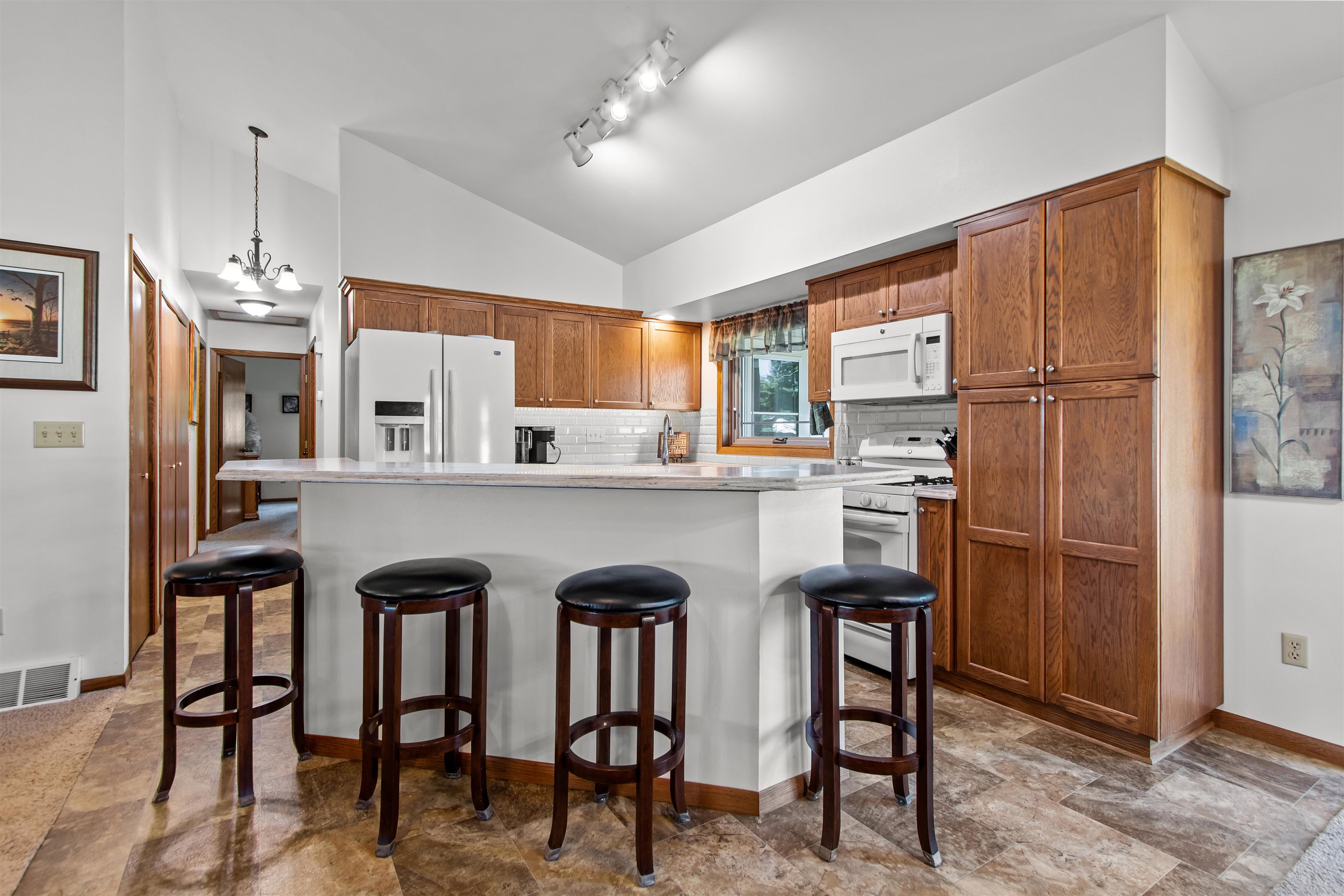 WINNECONNE, Wisconsin, 54986, United States, 2 Bedrooms Bedrooms, ,2 BathroomsBathrooms,Residential,For Sale,1926220