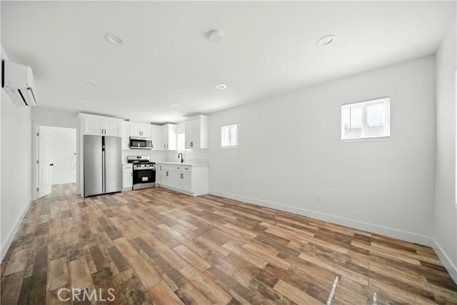 Los Angeles, California, 90044, United States, ,Residential,For Sale,1984386