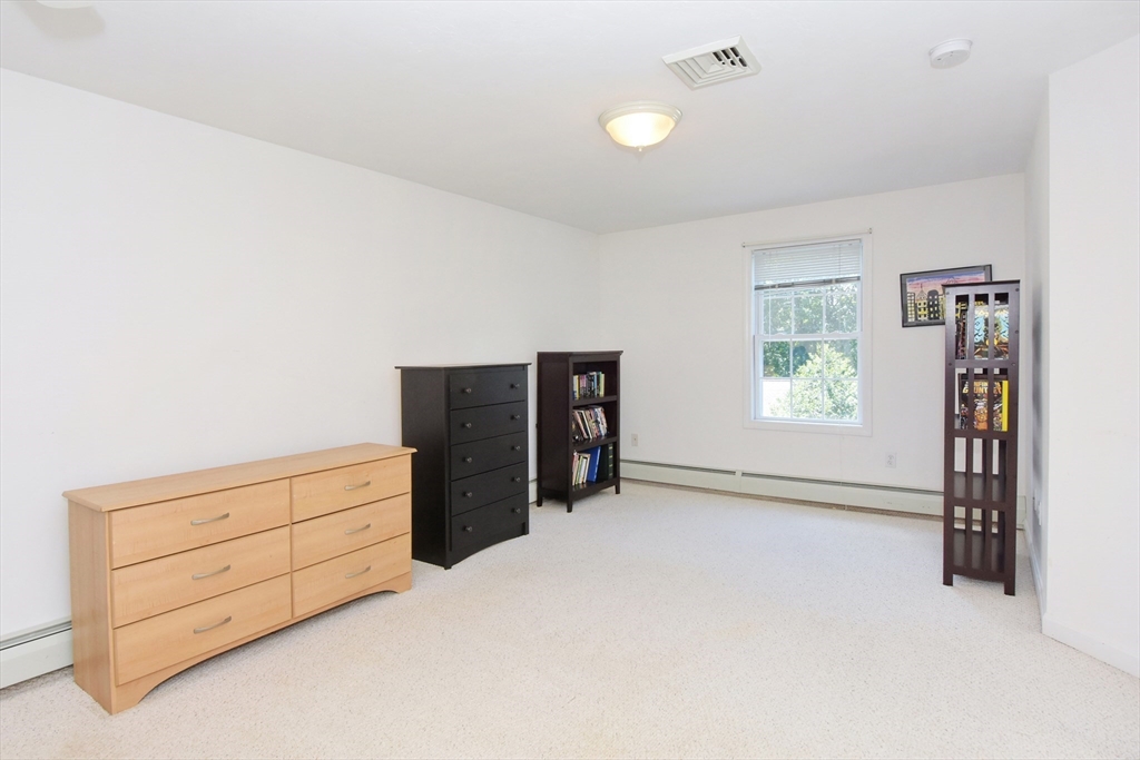 Worcester, Massachusetts, 01602, United States, 3 Bedrooms Bedrooms, ,2 BathroomsBathrooms,Residential,For Sale,1902037
