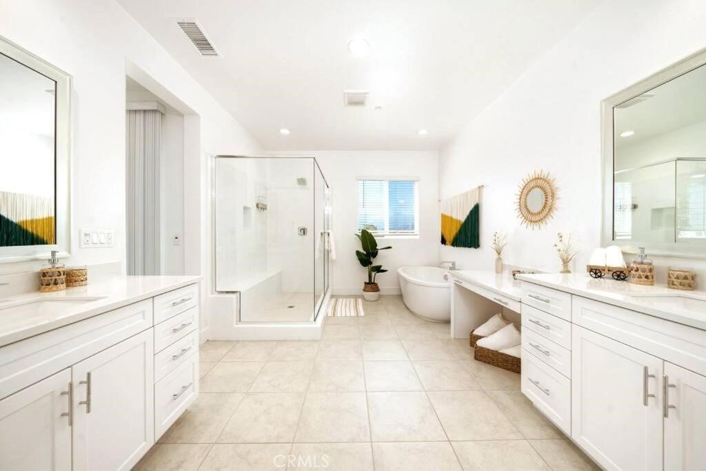 Indio, California, 92203, United States, 4 Bedrooms Bedrooms, ,5 BathroomsBathrooms,Residential,For Sale,1998481